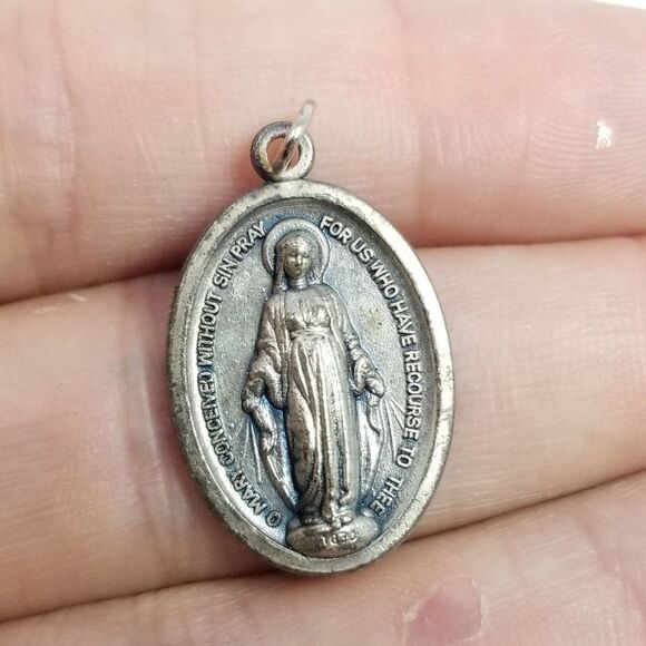 Vintage Mary Religious Pendant Charm Silver Tone Guardian Protection Pray for Us - Picture 1 of 6